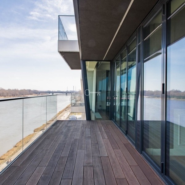 the tides warszawa widok na wisłę z tarasu