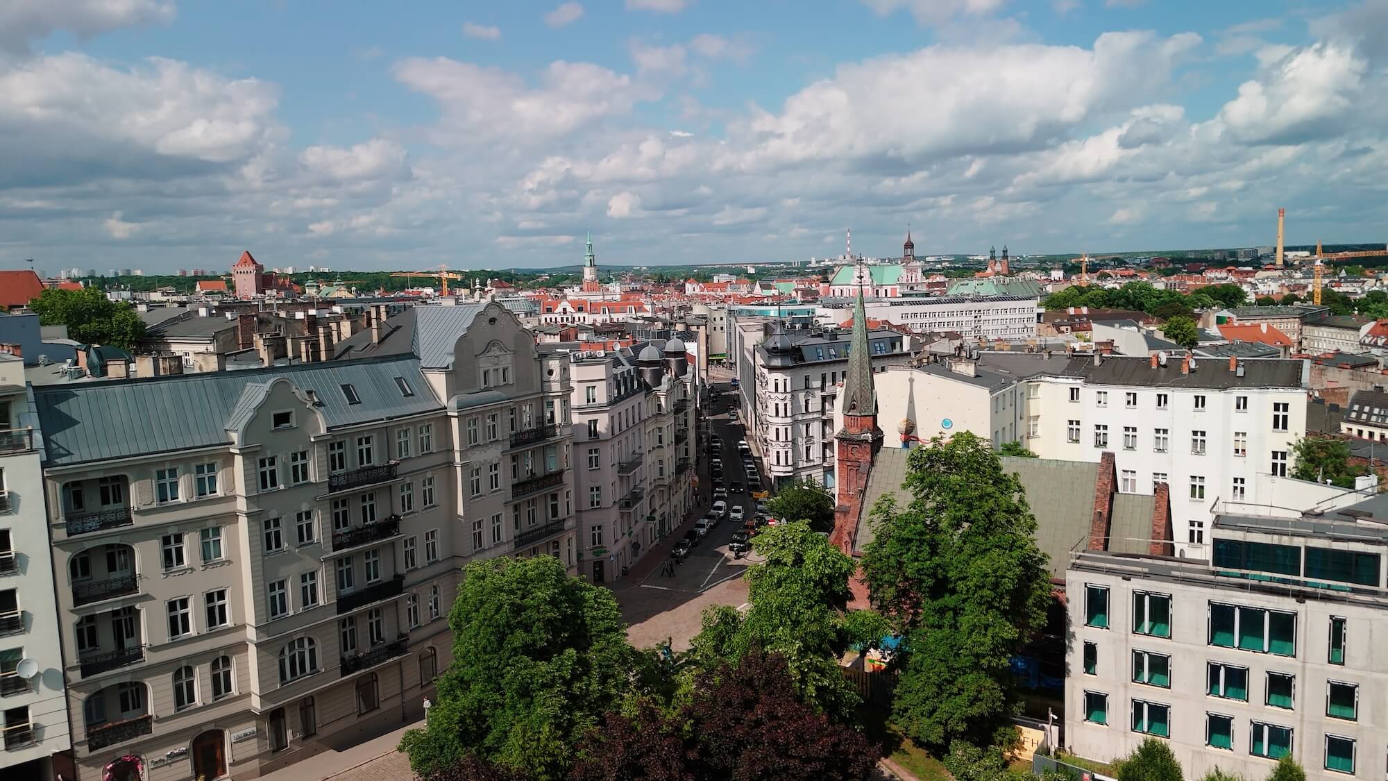 widok na Poznań z drona, zdjęcia lotnicze nieruchomości Partners International